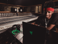 Продюсер Metro Boomin работает на студии